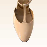 Beige pointed-toe shoe high sheel with aT strap on a white background